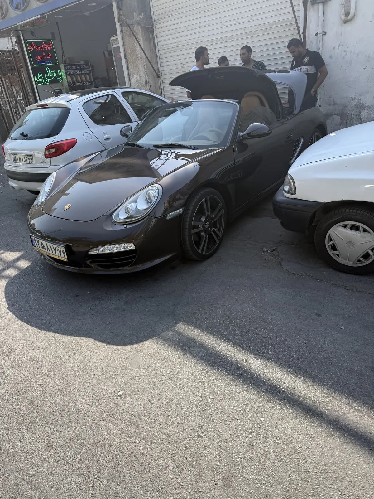 نمای سه رخ پورشه باکستر کروک پیش از سرویس خودرو